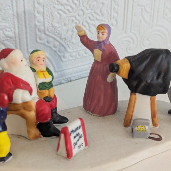 Lot of two Lemax Christmas Accessories - Picture with Santa and Fresh Fish - Picture 12 of 16